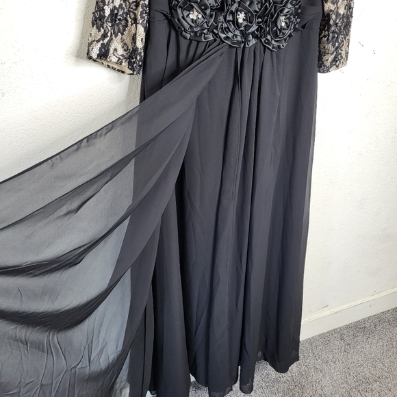Formal gown Size 18 - Picture 5 of 6